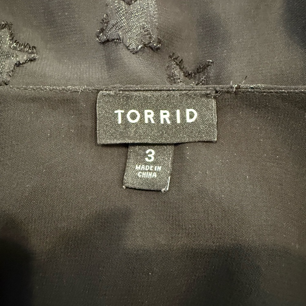 Torrid Lurex Star Surplice‎ Ruffle Hem Top - Picture 7 of 7